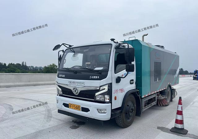 吸尘车